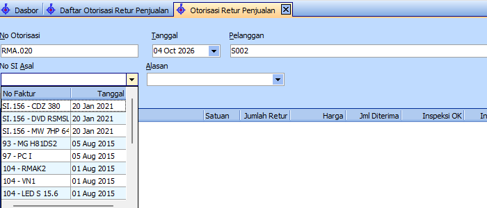 Memilih faktur penjualan asal pada Otorisasi Retur